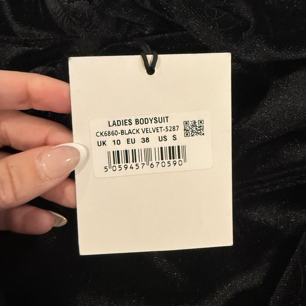 NWT Revolve Glamarous Elegant Black Off-Shoulder Bodysuit - Picture 4 of 5